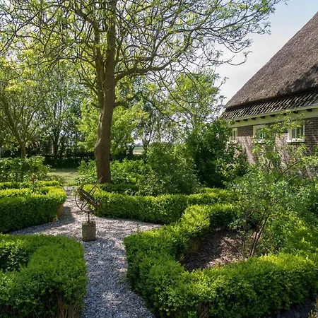 Boerderij Near Апартаменты *